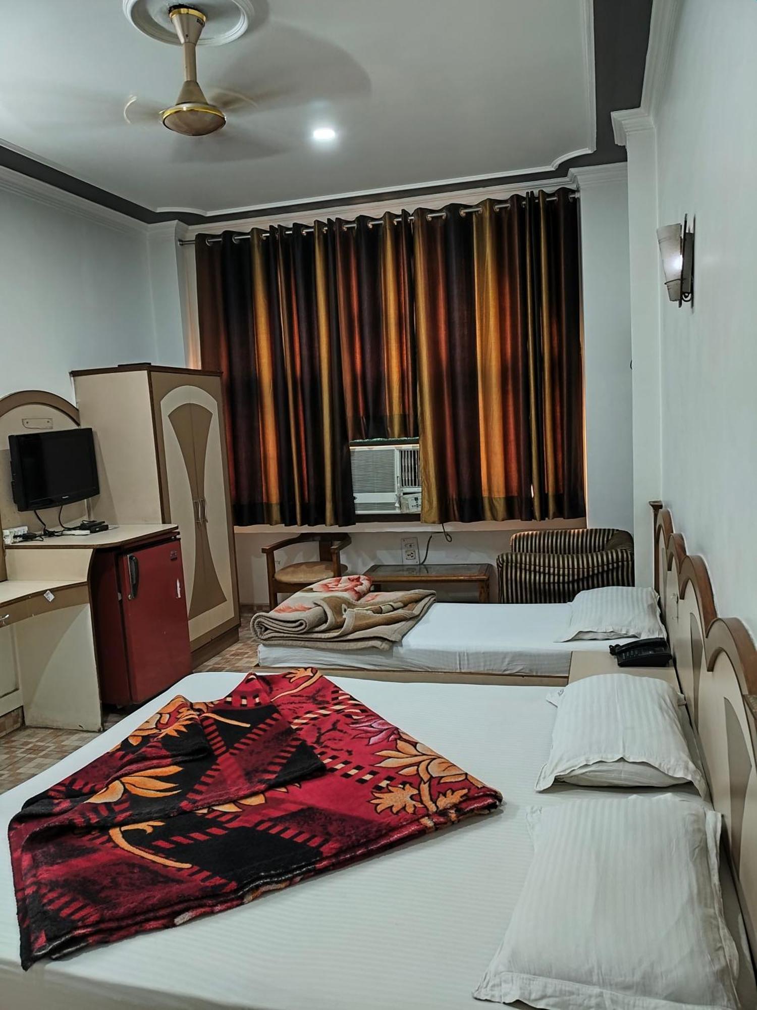 Hotel Yatri International Νέο Δελχί Εξωτερικό φωτογραφία