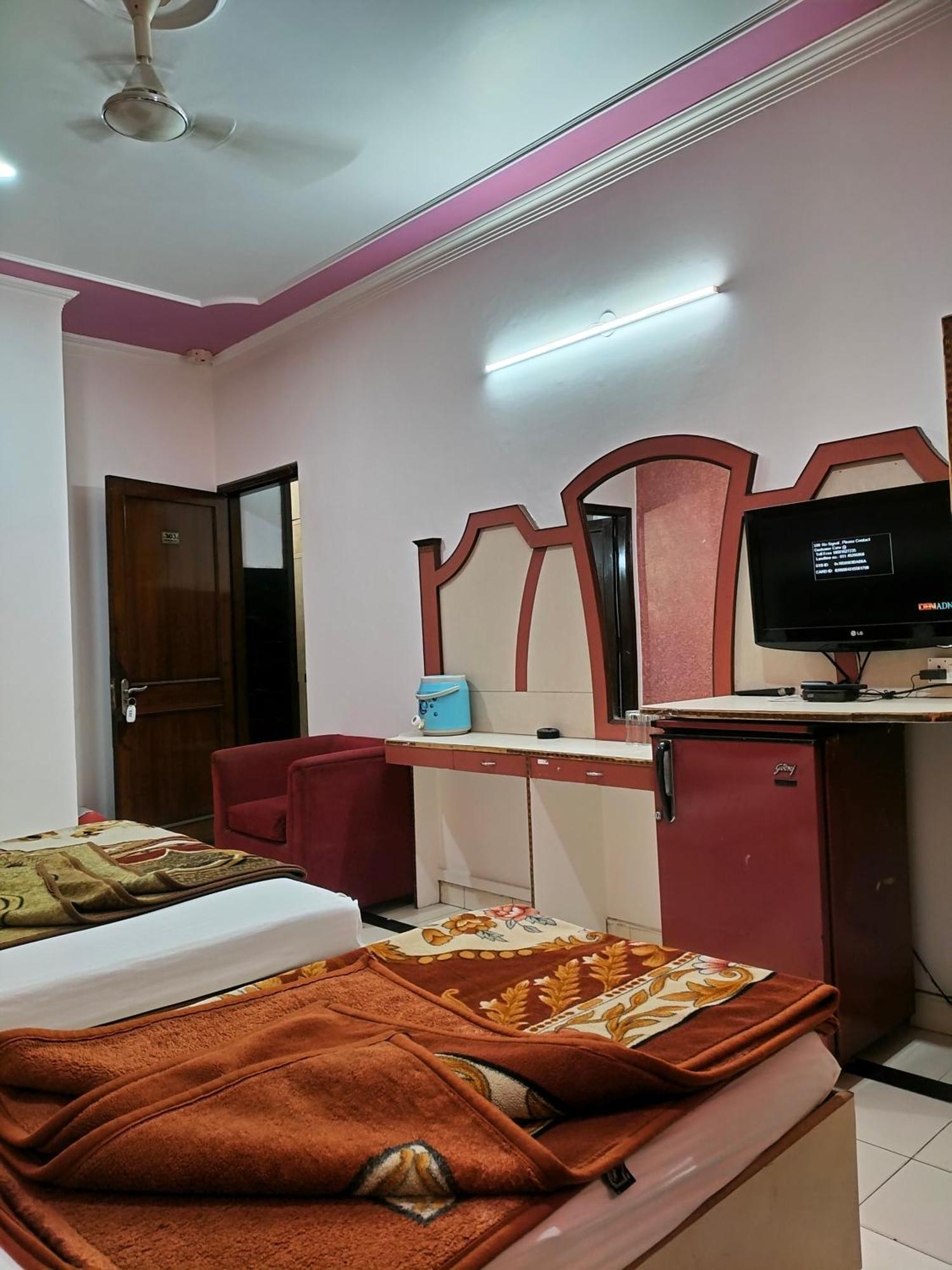 Hotel Yatri International Νέο Δελχί Δωμάτιο φωτογραφία