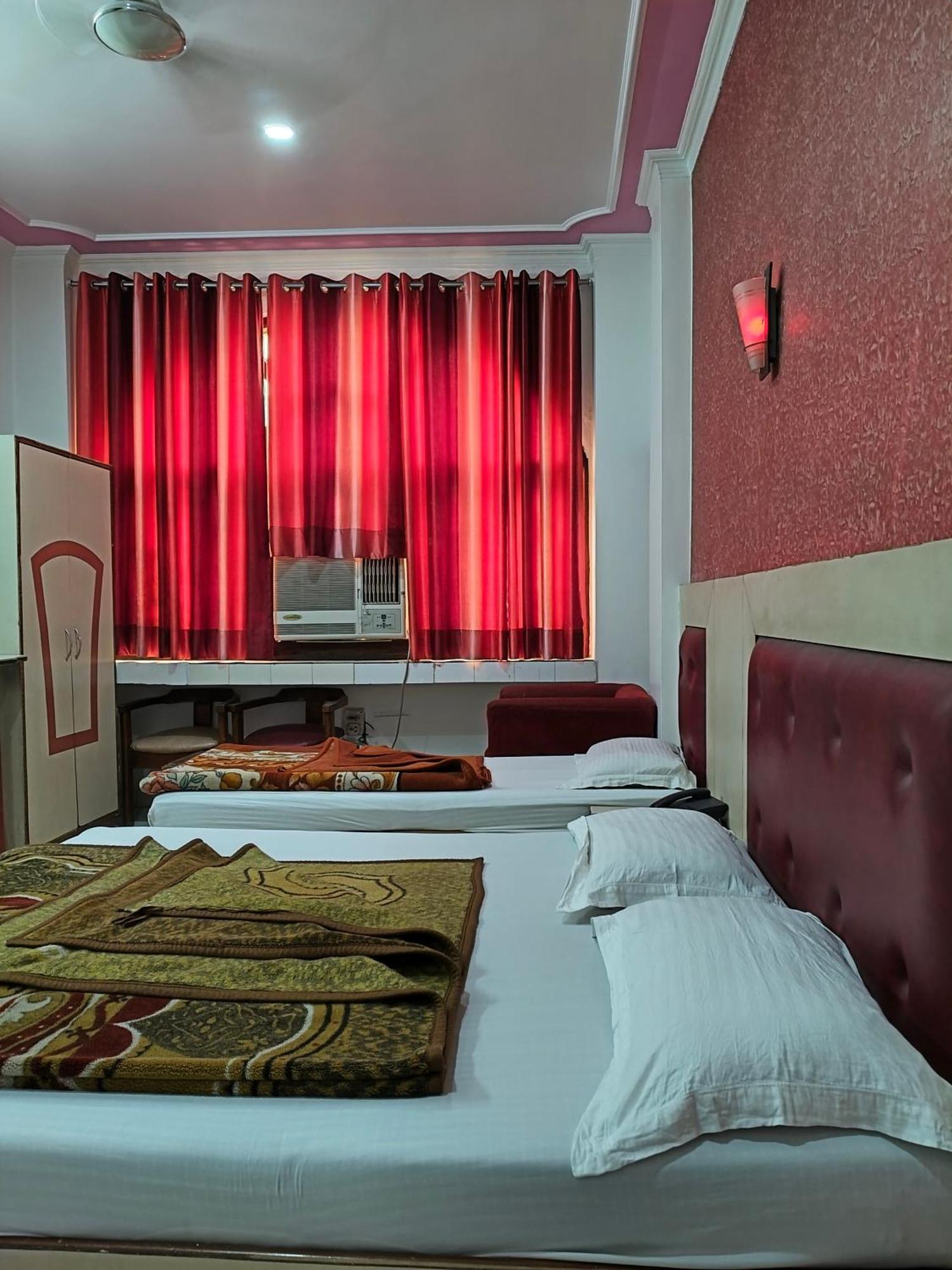 Hotel Yatri International Νέο Δελχί Εξωτερικό φωτογραφία