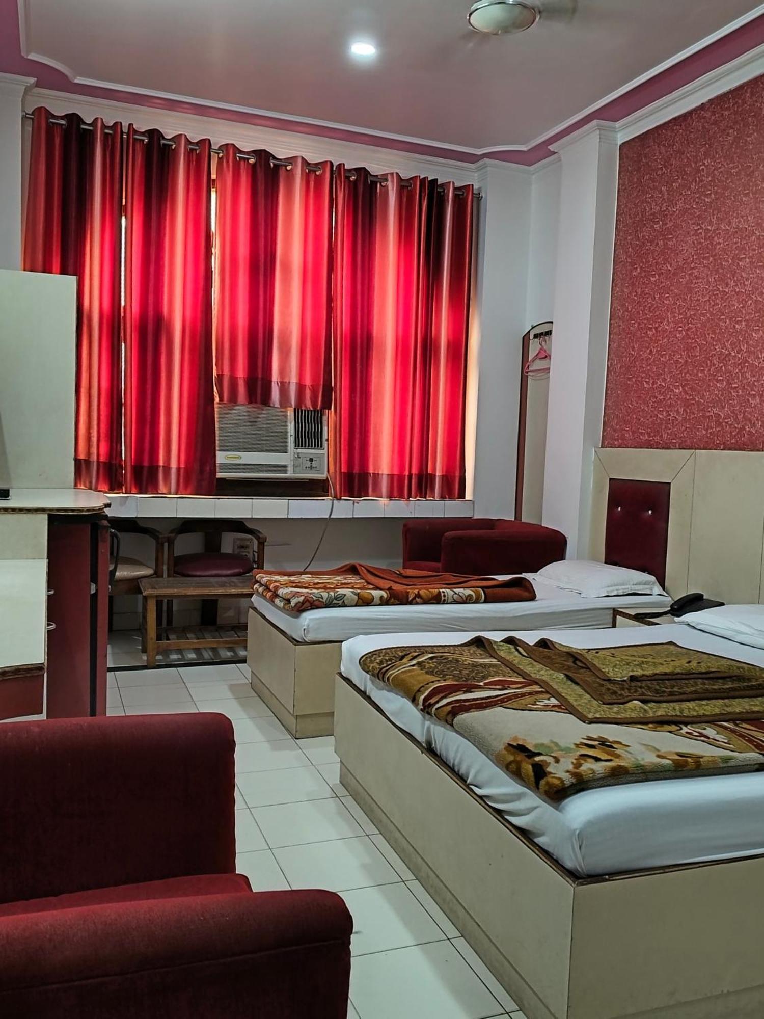 Hotel Yatri International Νέο Δελχί Εξωτερικό φωτογραφία