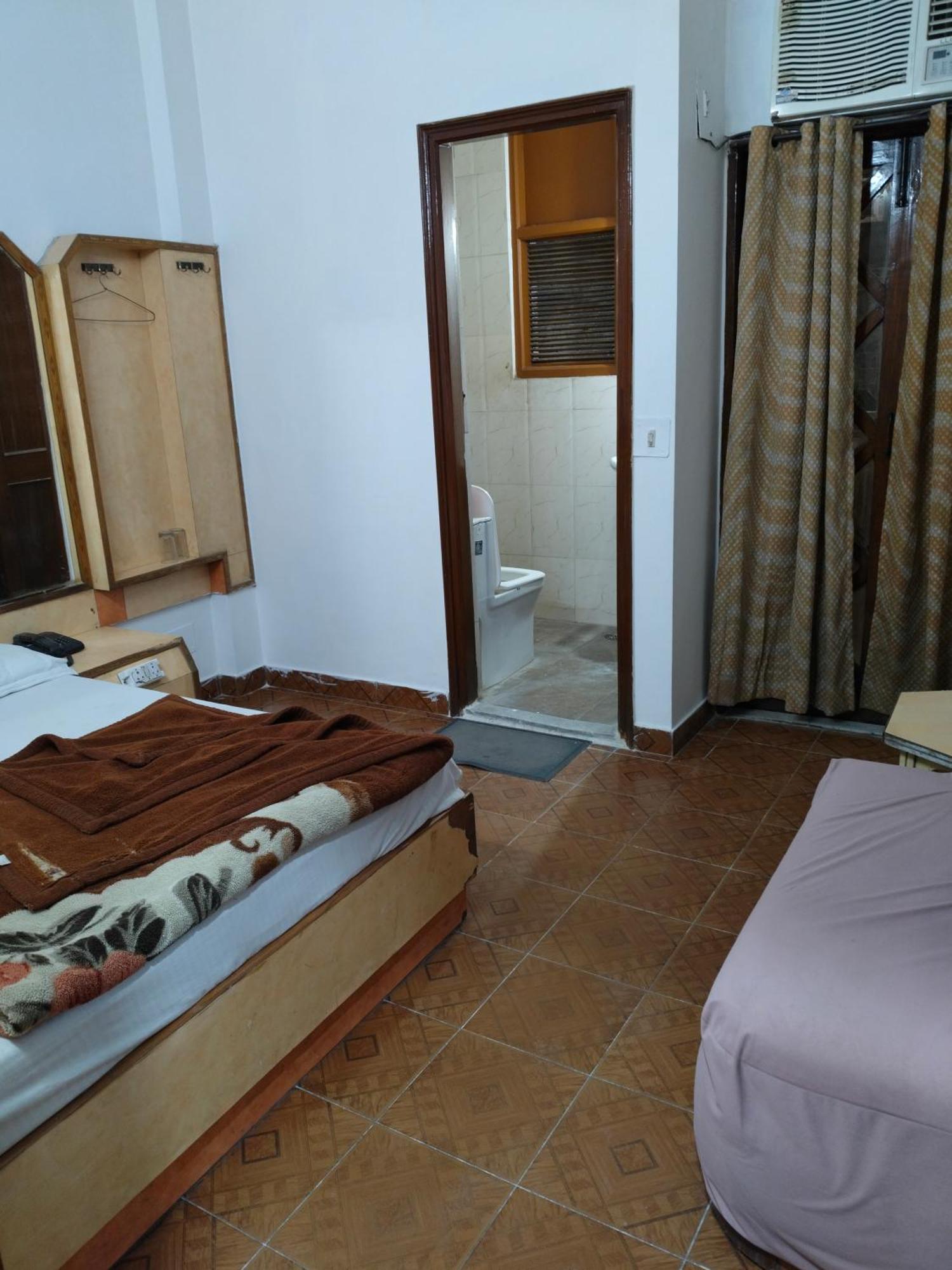 Hotel Yatri International Νέο Δελχί Δωμάτιο φωτογραφία