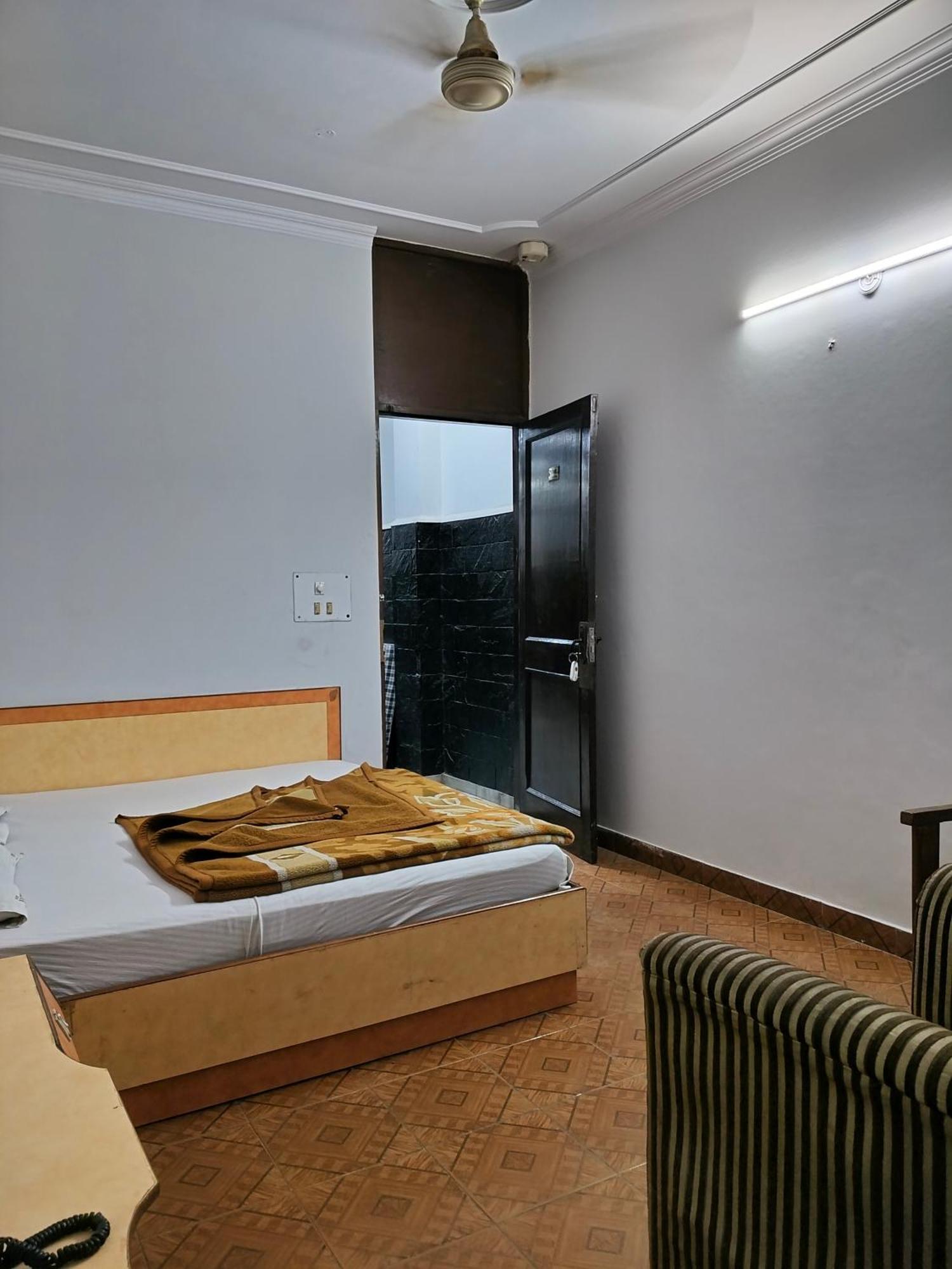 Hotel Yatri International Νέο Δελχί Δωμάτιο φωτογραφία
