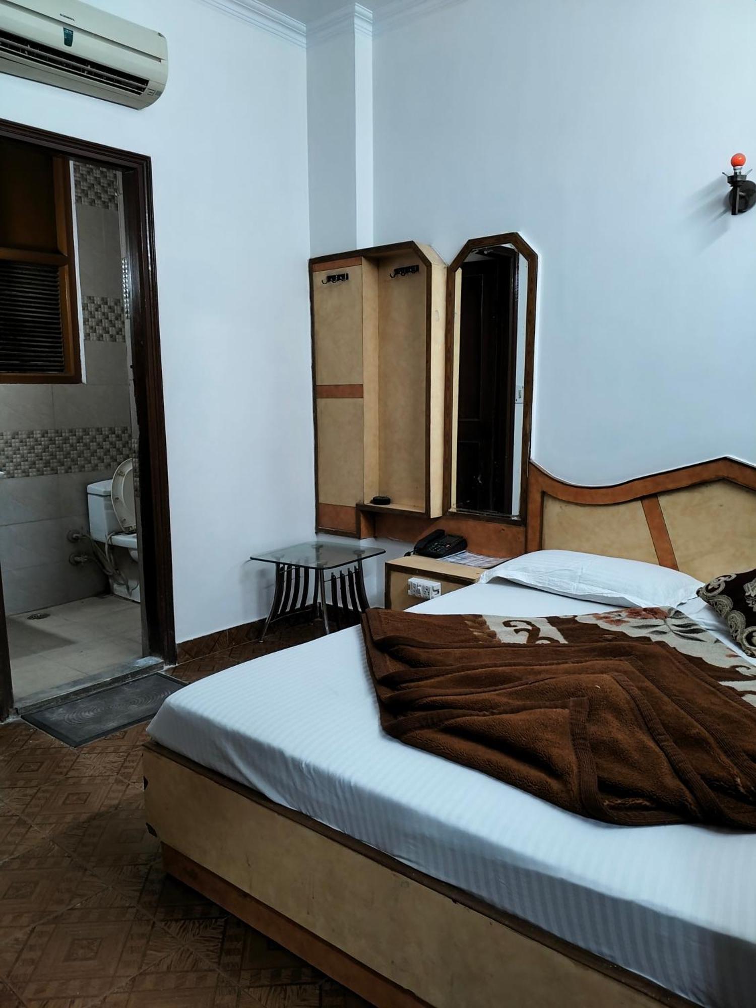 Hotel Yatri International Νέο Δελχί Δωμάτιο φωτογραφία
