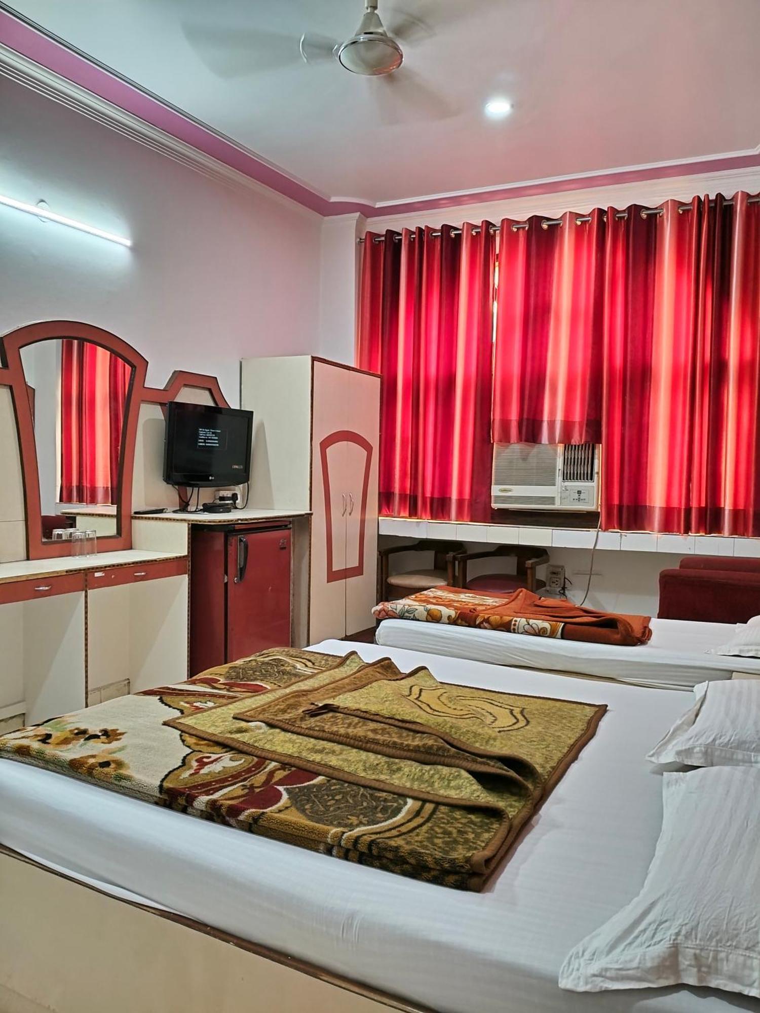 Hotel Yatri International Νέο Δελχί Δωμάτιο φωτογραφία