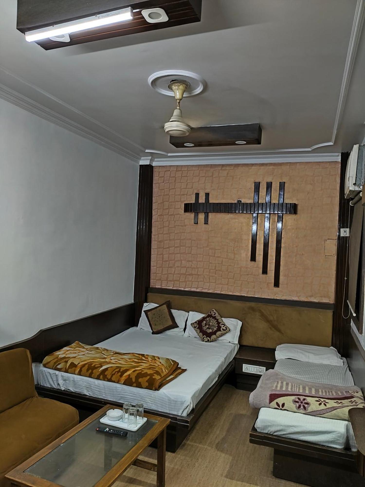 Hotel Yatri International Νέο Δελχί Δωμάτιο φωτογραφία