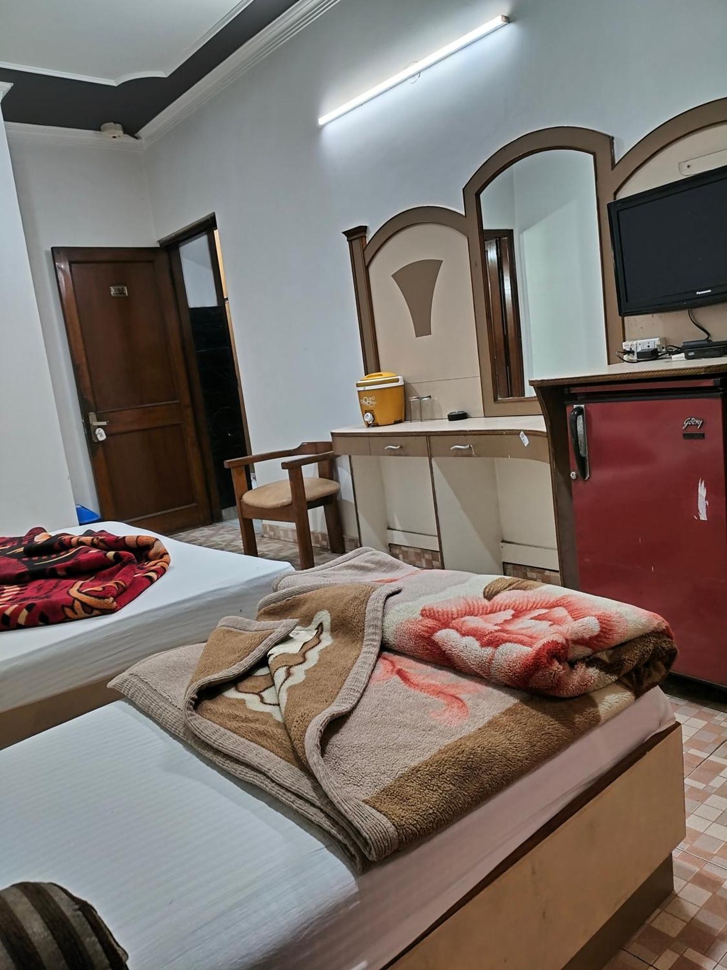 Hotel Yatri International Νέο Δελχί Δωμάτιο φωτογραφία