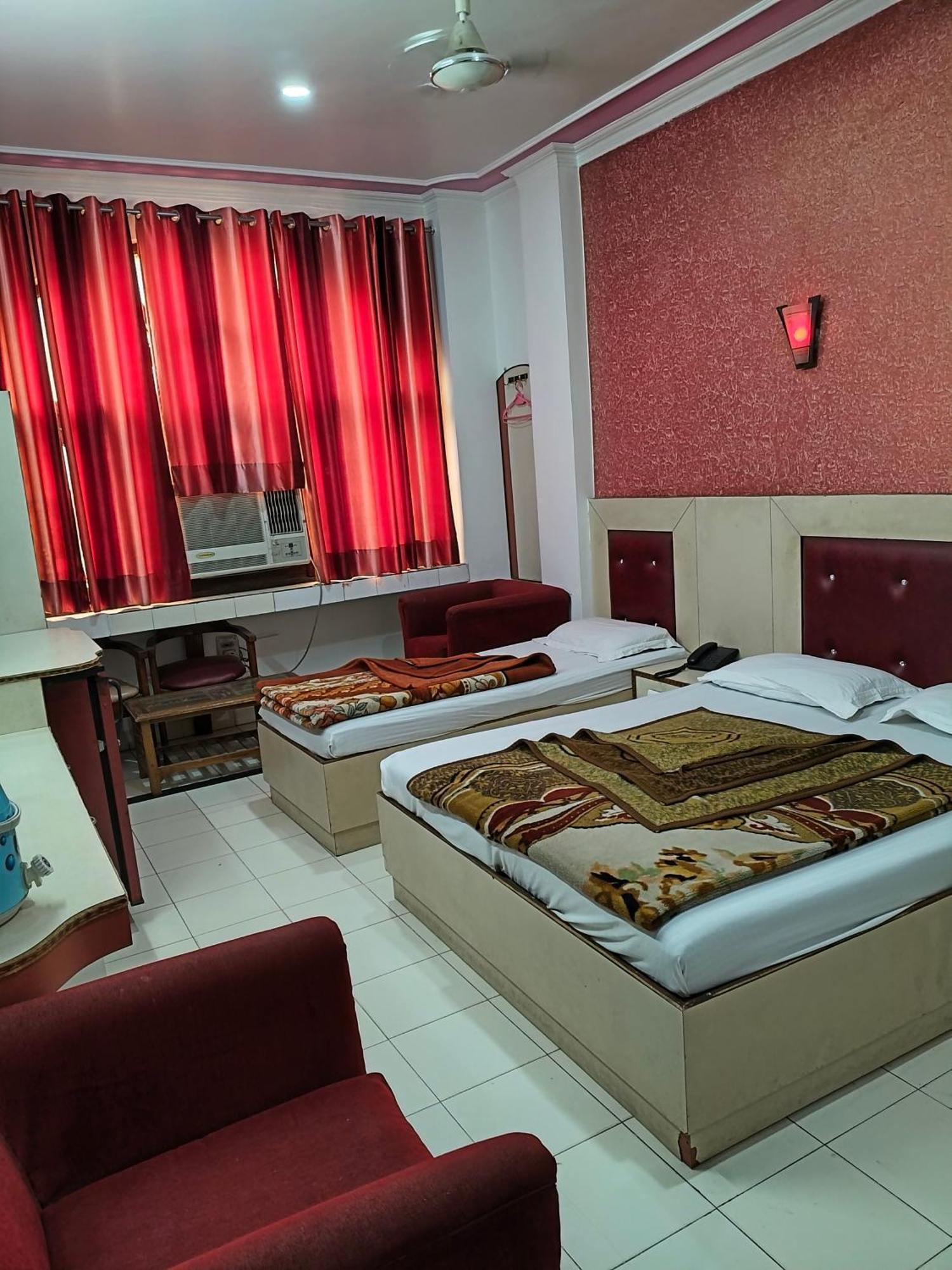 Hotel Yatri International Νέο Δελχί Δωμάτιο φωτογραφία