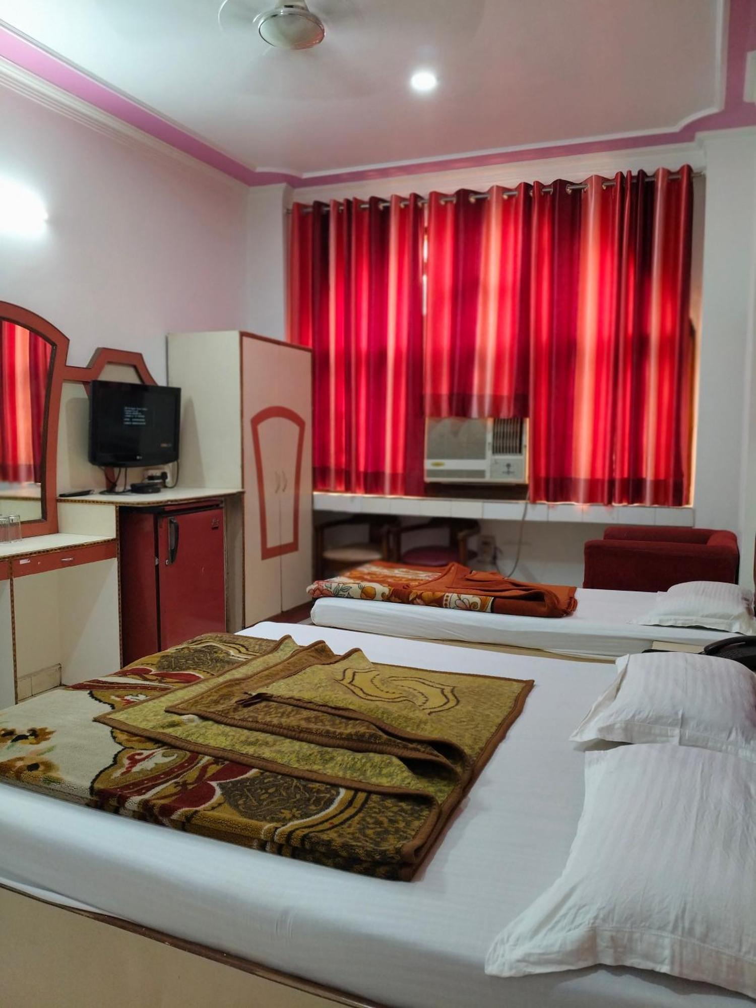 Hotel Yatri International Νέο Δελχί Δωμάτιο φωτογραφία