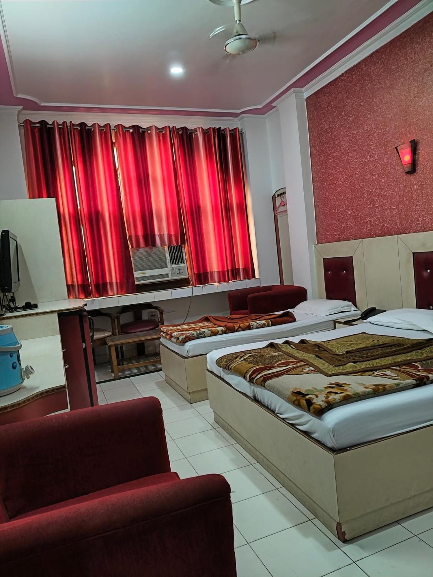 Hotel Yatri International Νέο Δελχί Δωμάτιο φωτογραφία