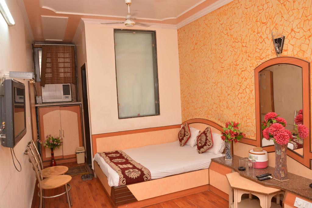Hotel Yatri International Νέο Δελχί Εξωτερικό φωτογραφία