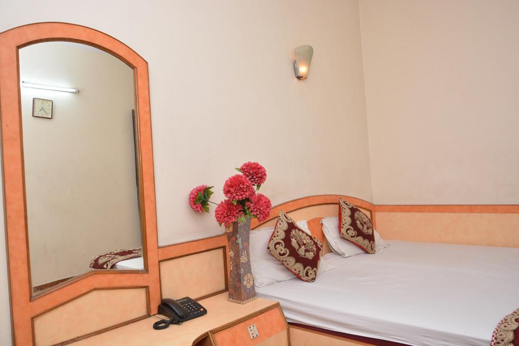 Hotel Yatri International Νέο Δελχί Εξωτερικό φωτογραφία