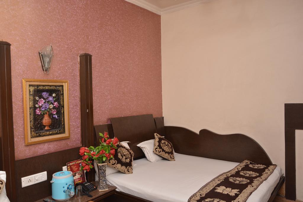 Hotel Yatri International Νέο Δελχί Εξωτερικό φωτογραφία