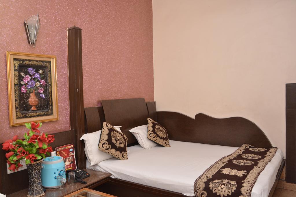 Hotel Yatri International Νέο Δελχί Εξωτερικό φωτογραφία