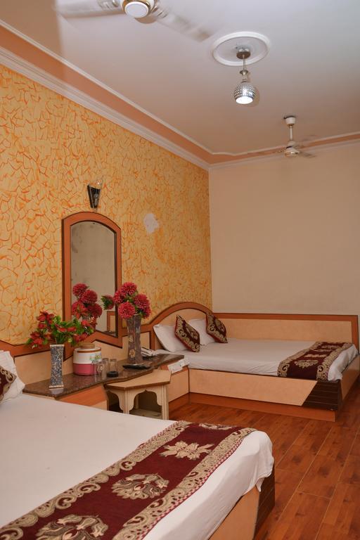 Hotel Yatri International Νέο Δελχί Εξωτερικό φωτογραφία