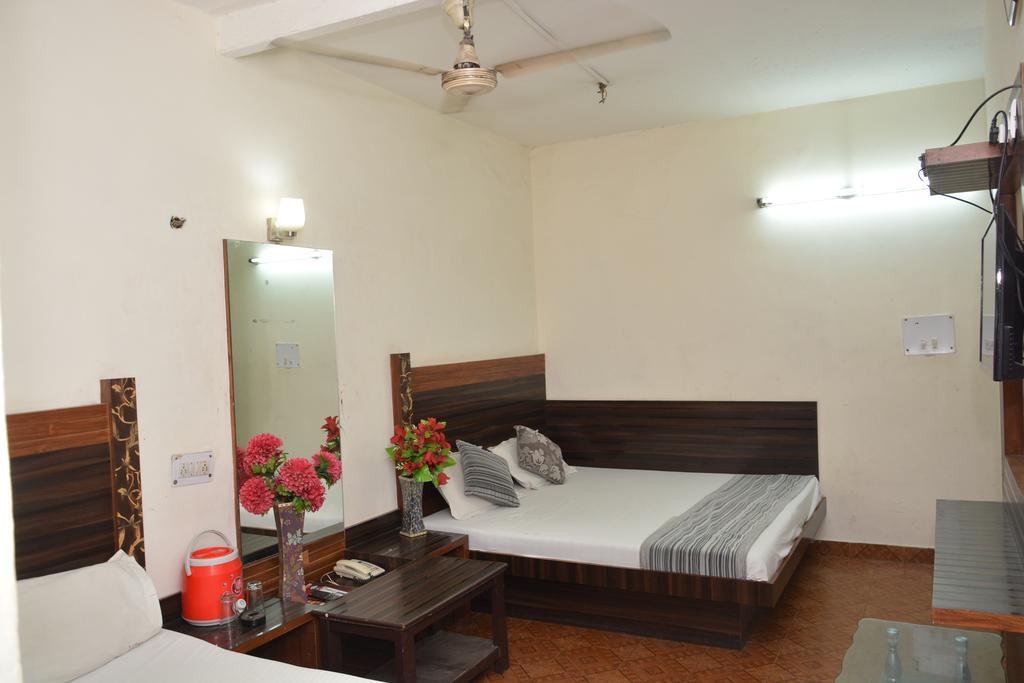 Hotel Yatri International Νέο Δελχί Εξωτερικό φωτογραφία