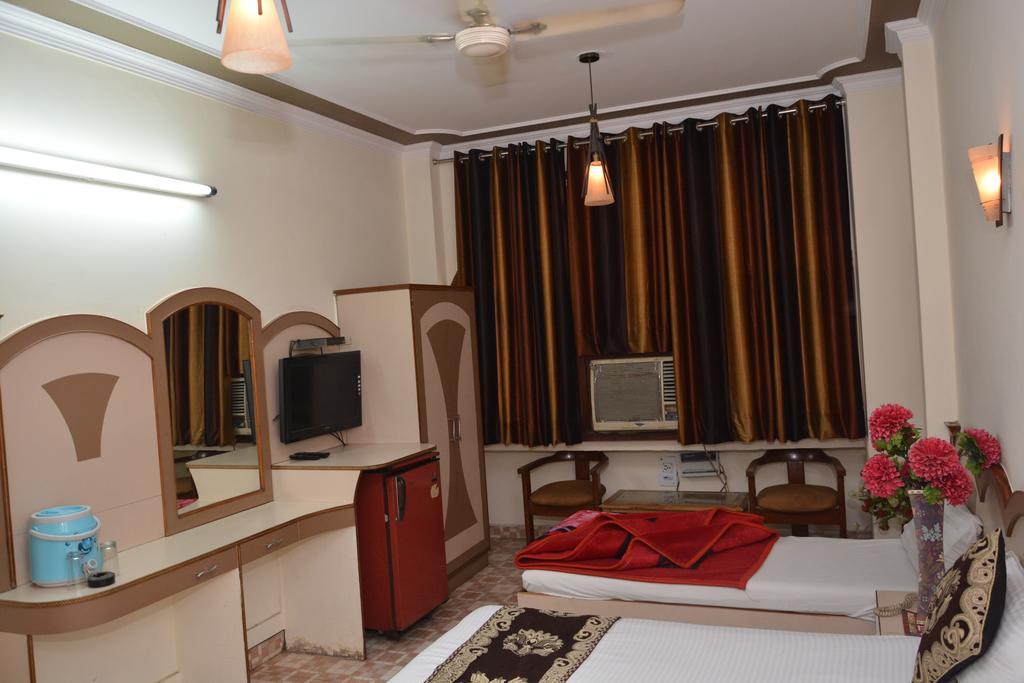 Hotel Yatri International Νέο Δελχί Εξωτερικό φωτογραφία